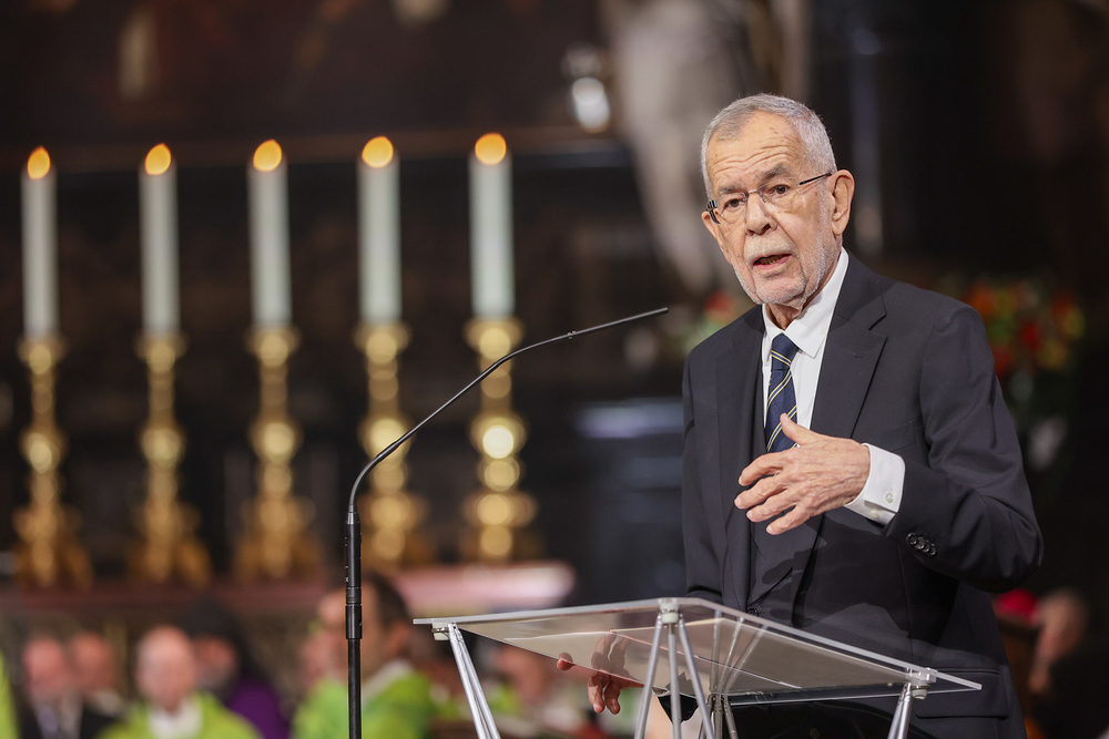 Bundespräsident Alexander van der Bellen beim Dankgottesdienst für Kardinal Christoph Schönborn / Stephan Schönlaub / Erzdiözese Wien Österreichische Politik trauert um Papst Franziskus