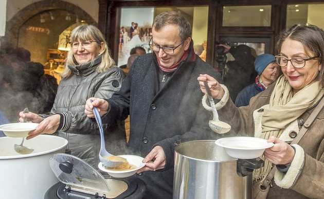 Verteilung der Fastensuppe in Innsbruck / Diözese Innsbruck / Weingartner
