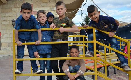 Kinder in christlichem Flüchtlingslager in Erbil (Mar Elya Camp) / kathpress / Georg Pulling