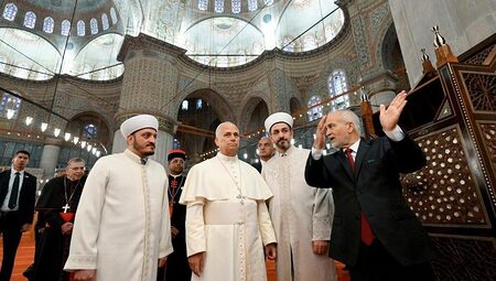 Papst besucht die Blaue Moschee in Istanbul