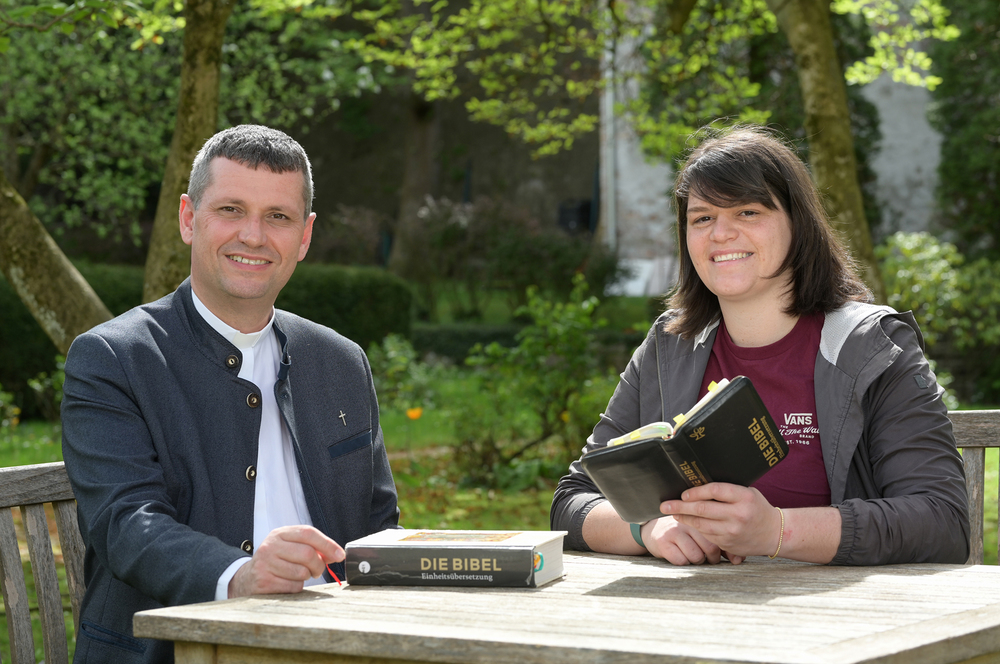 Bibel-Aktion zum Welttag des Buches / Hiva Naghshi/EDS