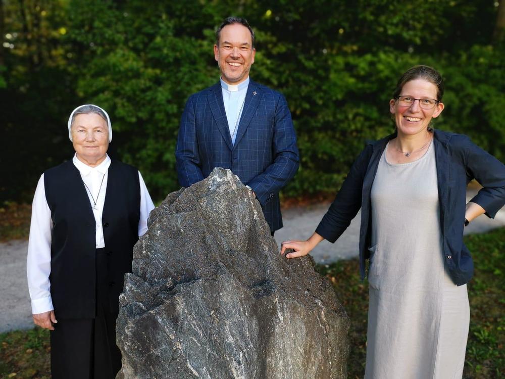 Sr. Consolata Supper SDR, Generalabt P. Frank Bayard, Sr. Ruth Pucher MC / Ordenskonferenz / Kettner