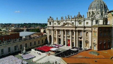 Totenmesse für Franziskus mit Friedensappell an die Welt