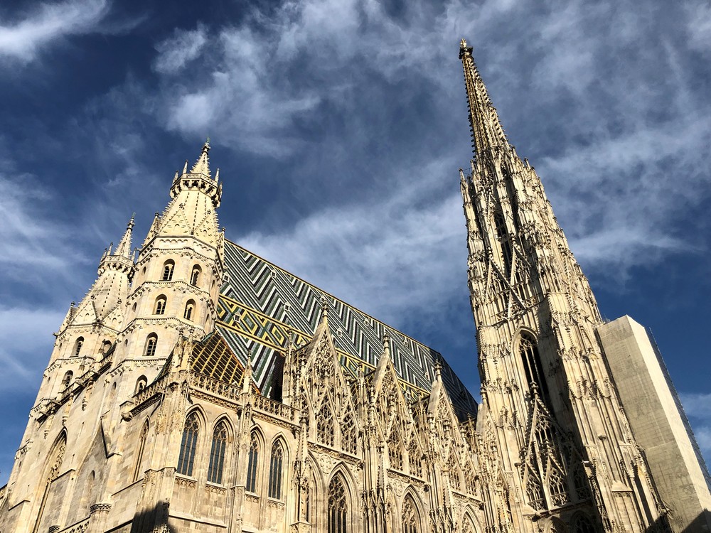 Stephansdom / Kathpress / Henning Klingen Der Wiener Stephansdom im Abendlicht vom Stock im Eisen-Platz aus