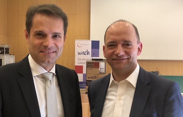 Michael Heinisch, Geschäftsführer der Vinzenzgruppe und Leiter der ARGE Ordensspitäler (li) mit Politikberater Thomas Hofer. Foto in Druckqualität / Credit: fkaineder
