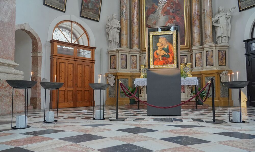 Innsbrucker Dom: Cranach-Madonna auf Augenhöhe zu sehen