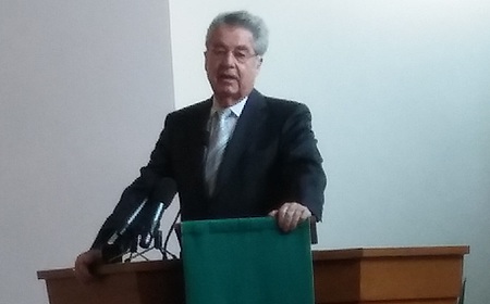 Alt-Bundespräsident Heinz Fischer als Gastpredigt in der evangelischen Markuskirche in Wien-Ottakring. / Kathpress / Udo Seelhofer Alt-Bundespräsident Heinz Fischer als Gastpredigt in der evangelischen Markuskirche in Wien-Ottakring.