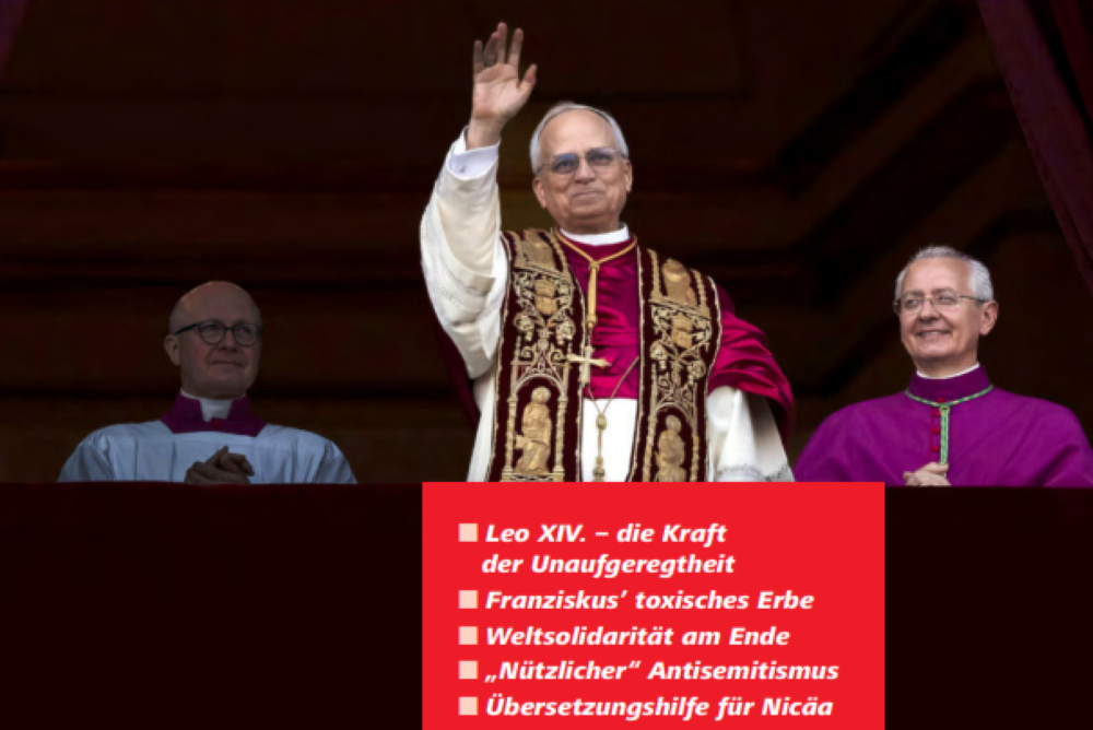 Papst Leo XIV. nach der Wahl winkend vom Balkon