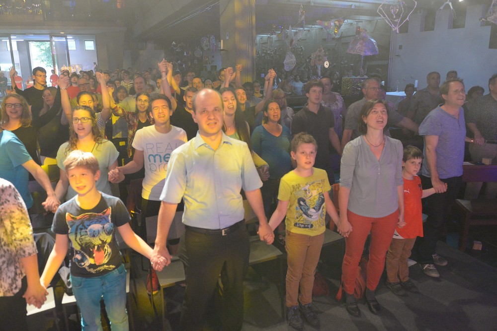 Vaterunser-Gebet bei Familiengottesdienst / kathbild.at / Rupprecht Vaterunser-Gebet bei Familiengottesdienst