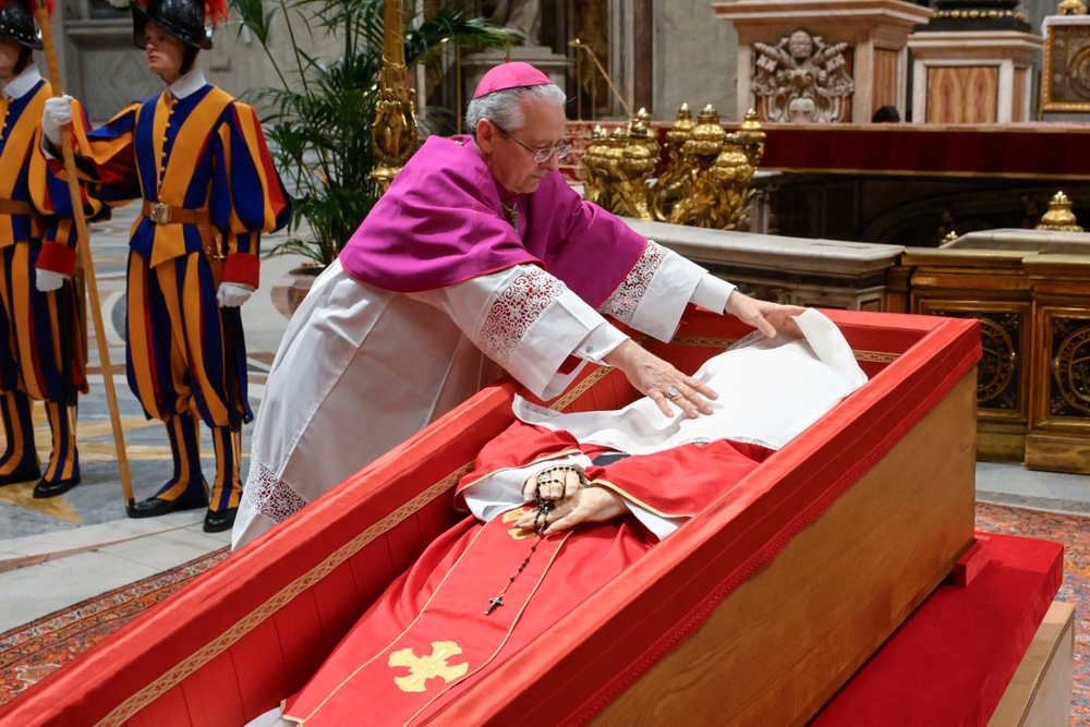 Sarg des Papstes nach drei Tagen Aufbahrung verschlossen / Vatican Media Sarg des Papstes nach drei Tagen Aufbahrung verschlossen