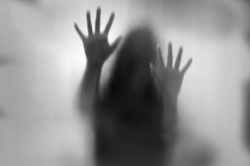 Horror woman behind the matte glass in black and white. Blurry hand and body figure abstraction / ©canjoena - stock.adobe.com, canjoena - stock.adobe.com Horror woman behind the matte glass in black and white. Blurry hand and body figure abstraction.