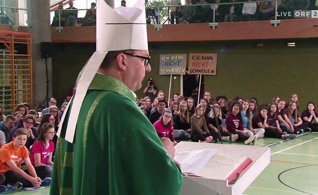 Bischof Glettler bei einem Jugendgottesdienst im Jänner 2019 / ORF