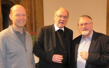Berieten über neue Wege in der Ehe- und Familienpastoral: Bischof Schwarz mit dem Hauptreferenten der Pastoralkonferenz Harant (r.) und dem diözesanen Familienseelsorger Kopp / Michael Kapeller