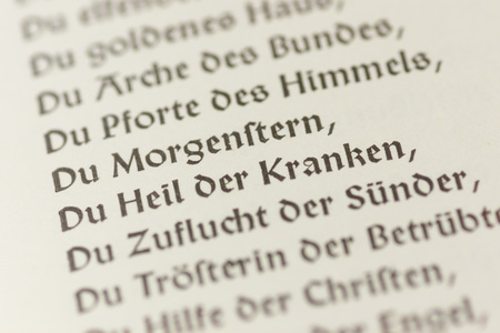Anrufungen / Ehrentitel der Gottesmutter Maria in der Lauretanische Litanei. ... du goldenes Haus ... du Arche des Bundes ... du Pforte des Himmels ... du Morgenstern ... du Heil der Kranken ... du Zuflucht der S?nder ... du Tr?sterin der Betr?bten 