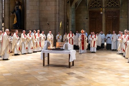 Bischof Scheuer bei der Chrisammesse im Linzer Mariendom