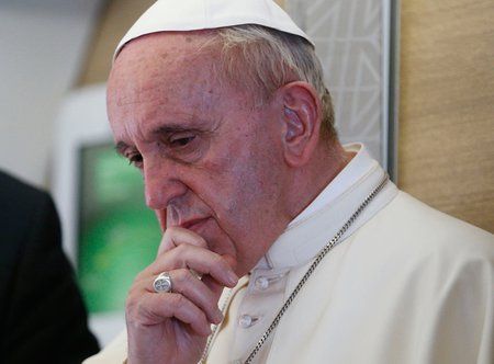 Papst Franziskus / © 2015 KNA, www.kna-bild.de - Nutzungsrechte vorbehalten., Paul Haring/CNS photo Papst Franziskus während der 'fliegenden Pressekonferenz' auf dem Flug von Bangui nach Rom am 30. November 2015.