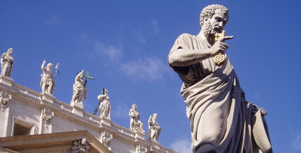 Petrus-Statue am Petersdom / Kathpress / Henning Klingen Amtseinführung des Papstes: Das bedeuten Gebete, Texte und Symbole