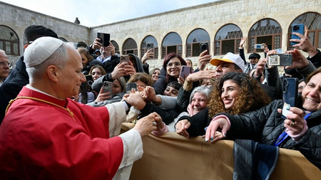 Papst Leo XIV. grüßt Gläubige im Libanon