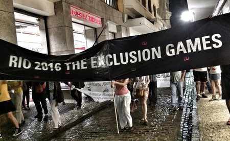 Proteste beim Auftakt der Olympischen Spiele 2016 / nossojogo.at