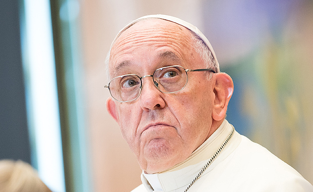 Pope Francis visits WCC / Albin Hillert/WCC 21 June 2018, Geneva, Switzerland: Pope Francis listens, as WCC general secretary Rev. Dr Olav Fykse Tveit speaks at an Ecumenical Encounter between Pope Francis and the World Council of Churches. On 21 June 2018, the World Council of Churches receiv