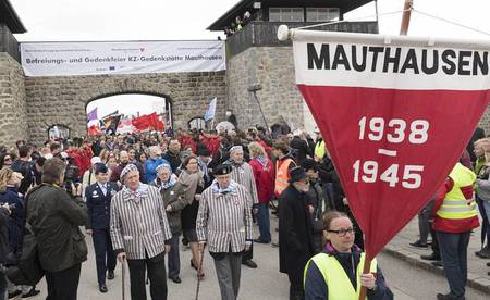 Befreiungsfeier im KZ Mauthausen / WWW.SEBASTIANPHILIPP.COM