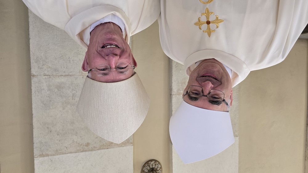Bischof Krautwaschl (l.) und Erzbischof Lackner (r.) bei Amtseinführung von Papst Leo XIV. in Rom / Bischof Wilhelm Krautwaschl Erzbischof Lackner: Papst-Amtseinführung war 'berührend'