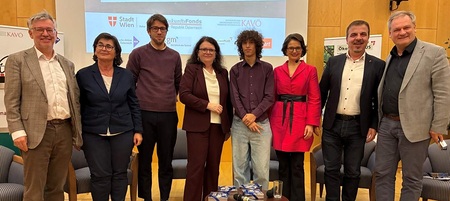 Podium bei KAVÖ-Tagung zu Bildung, Migration und Demokratie