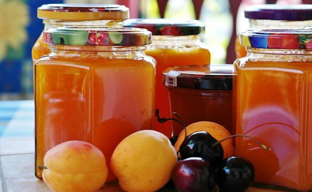 Obst und Marmelade / pixabay / RitaE