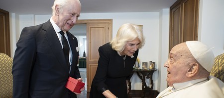 Papst trifft überraschend britisches Königspaar